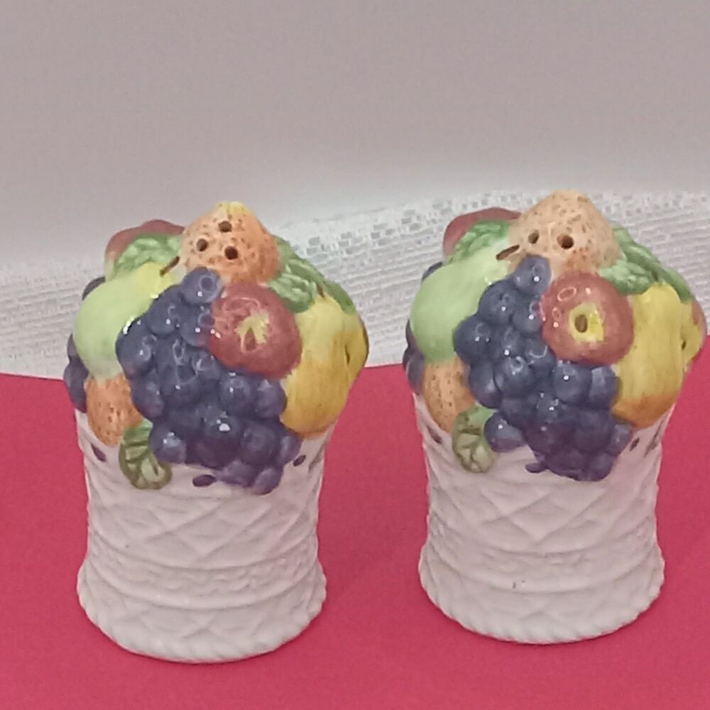 Fruit Basket Salt and Pepper Ceramic Shakers 3.5 in Grapes Pears Apples Oranges